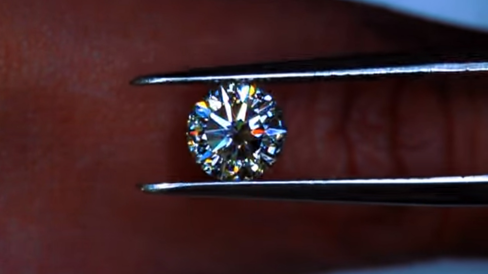 JannPaul: Showcasing Signature Cushion Brellia and Solasfera Diamonds 